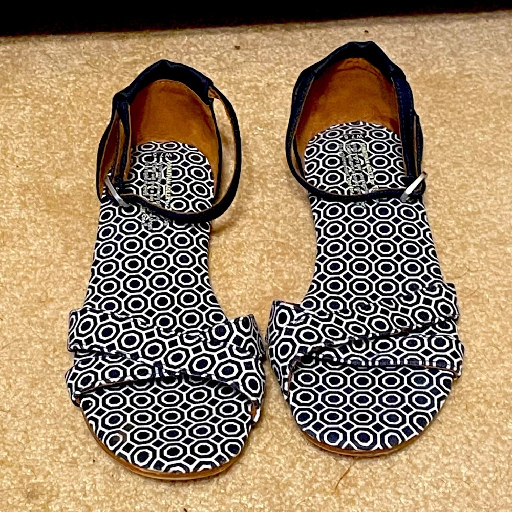 Toms sandals